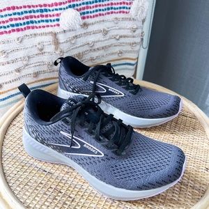 Brooks Levitate 5 Ebony Black Lilac Road-Running Sneakers Women’s Size 9.5